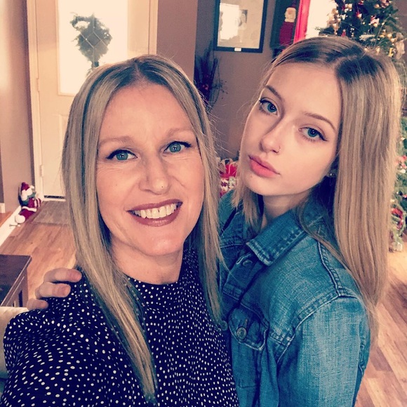 Meet your Posher, Letitia - Picture 1 of 1